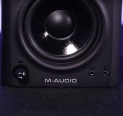M-Audio AV42